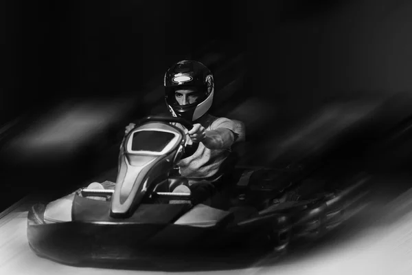 Carrera de Karting con carreras de karting y barreras de seguridad — Foto de Stock