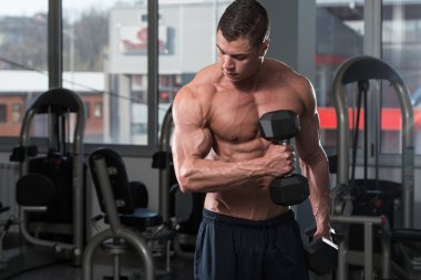 vücut egzersiz dumbbells ile