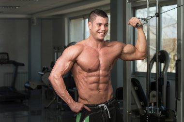 Pazı egzersiz kabloları ile