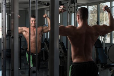 Pazı egzersiz kabloları ile