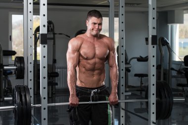 Trapezius egzersiz halter ile