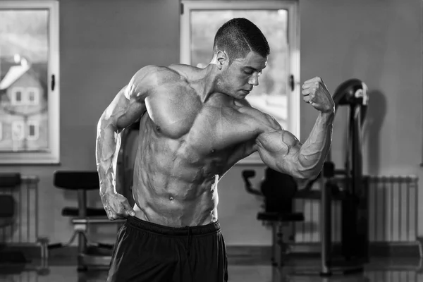 Young Man Flexing Muscles — Stock Photo, Image