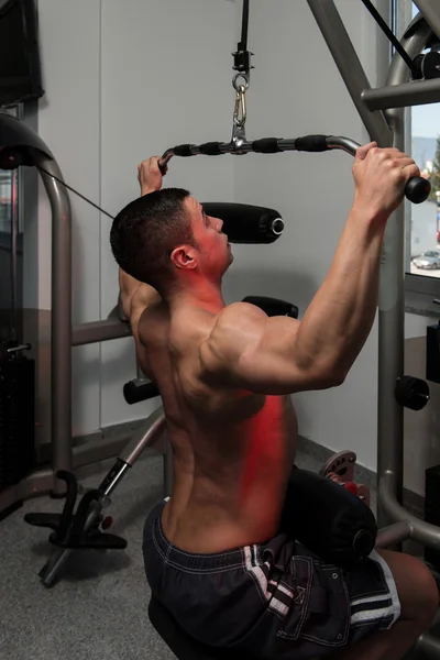 Young Bodybuilder Doing Heavy Weight Exercise For Back — Stock Photo, Image