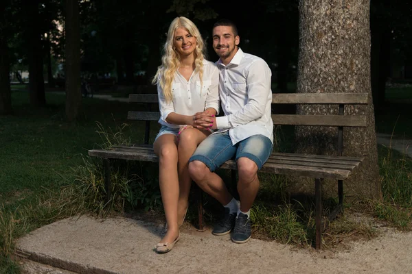 Outdoor Happy Couple In Love Posing — Stock Photo, Image