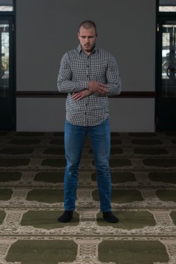 Genç Müslüman adam için dua