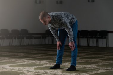 Müslüman camide dua