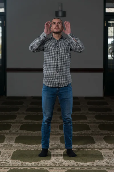 Muslim Man Is Praying In The Mosque — Stock Photo, Image