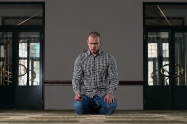 Genç Müslüman adam için dua