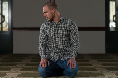 Genç Müslüman adam için dua