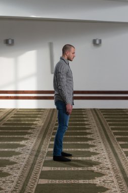 Genç Müslüman adam için dua