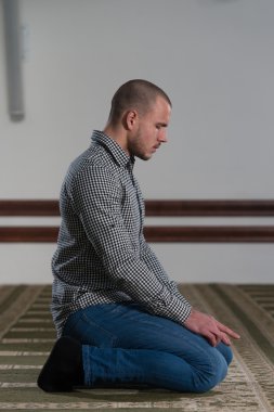 mütevazı Müslüman dua