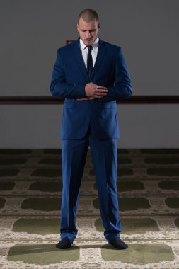 İşadamı dua cami de