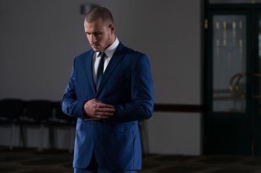 Genç işadamı Müslüman dua