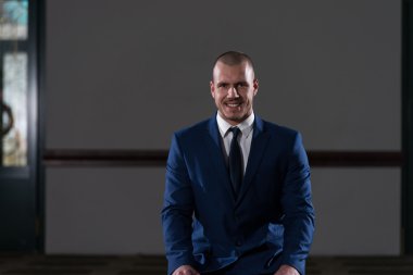 Genç işadamı Müslüman dua