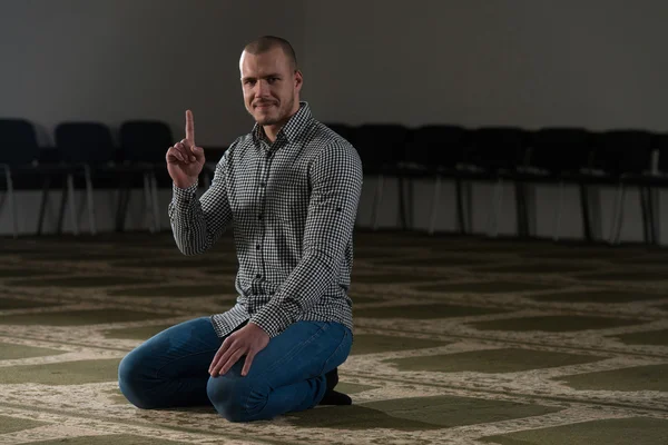 Muslim Man Is Praying In The Mosque — Stock Photo, Image