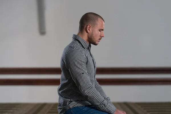 Young Muslim Guy Praying — Stock Photo, Image