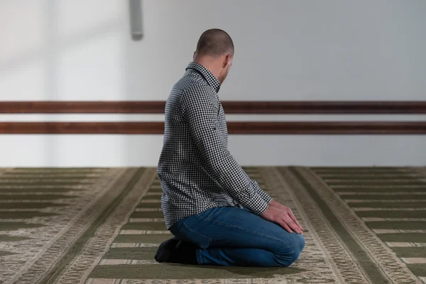 Oración en la mezquita —  Fotos de Stock