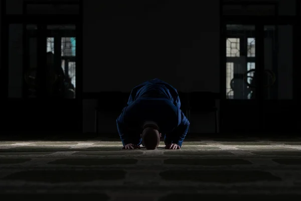 Oração de Empresário na Mesquita — Fotografia de Stock