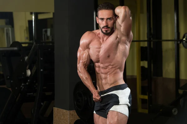 Músculos flexores do homem muscular — Fotografia de Stock