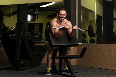 Pazı egzersiz halter ile