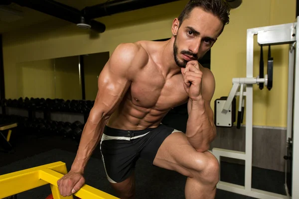 Portrait Of A Physically Fit Young Man — Stock Photo, Image