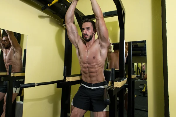 Bodybuilder Resting After Exercising — Stock Photo, Image