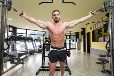 Göğüs egzersiz jimnastik salonu