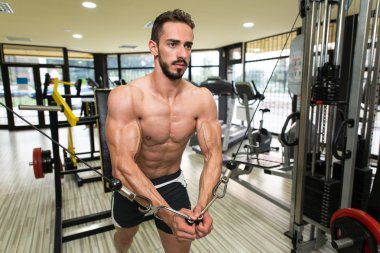 kablo crossover göğüs egzersiz