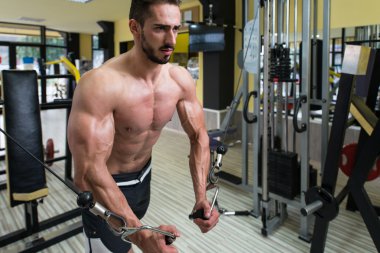 Göğüs egzersiz jimnastik salonu