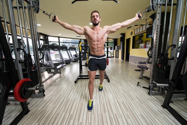 Chest Exercise In Gym — Stock Photo, Image