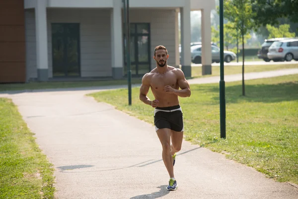 Bodybuilder Running Outdoors Tratando de perder peso —  Fotos de Stock