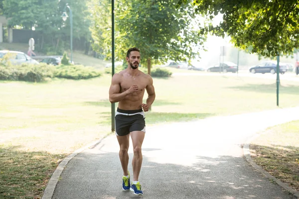 Bodybuilder Running Outdoors Tratando de perder peso —  Fotos de Stock