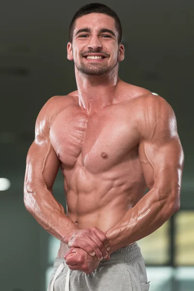 Portrait Of A Physically Fit Muscular Young Man — Stock Photo, Image