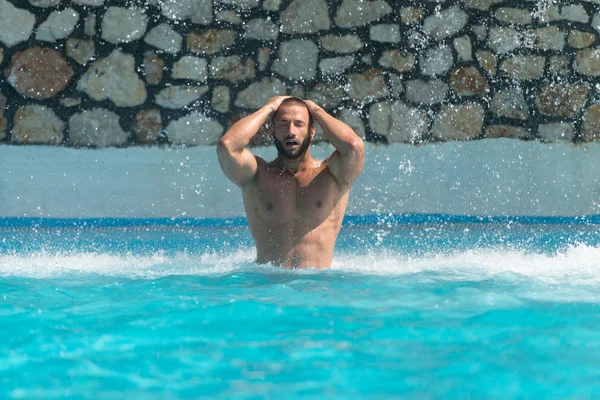 Muscular Man Standing Under A Water — Stock Photo, Image