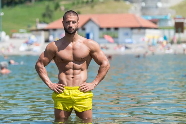 Retrato de um homem musculoso sexy em roupa interior — Fotografia de Stock