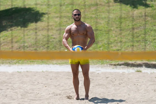 Muskulöser Volleyballspieler — Stockfoto