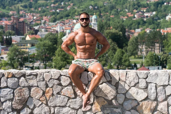 Bodybuilder Showing Off — Stock Photo, Image