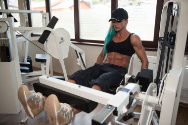 Kuadriseps egzersizleri içinde jimnastik salonu