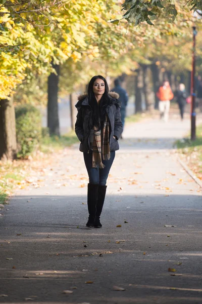 Young Woman Walking In Autumn Forest — Stock Photo, Image