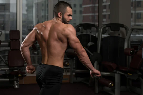 Muscular Man Flexing Muscles — Stock Photo, Image