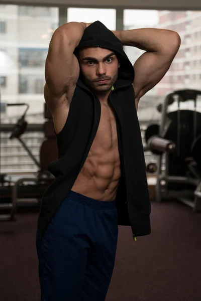 Bodybuilder In A Hood Flexing Muscles — Stock Photo, Image
