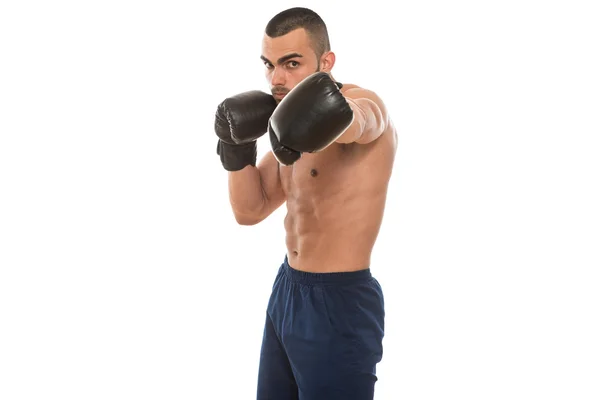 Homem com luvas de boxe isolado no fundo branco — Fotografia de Stock