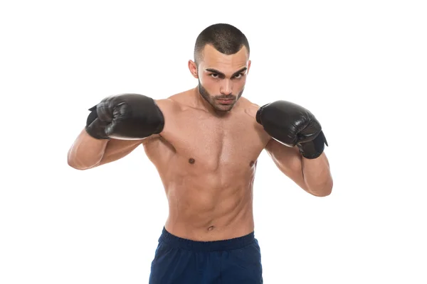Чоловік з боксерськими рукавичками ізольований на білому тлі — стокове фото