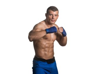 Beyaz arka plan üzerinde mücadele için hazır