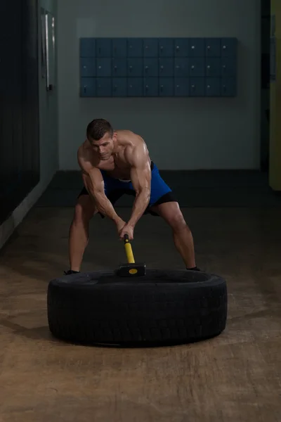 Workout At Gym With Hammer And Tractor Tire — Stock Photo, Image