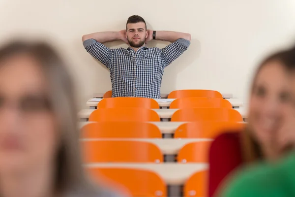 Studenten In de collegezaal op middelbare School — Stockfoto