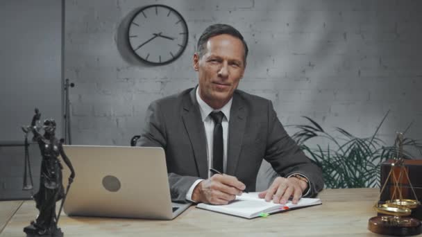 Insurance Advisor Smiling Writing Notebook Office — Stock Video