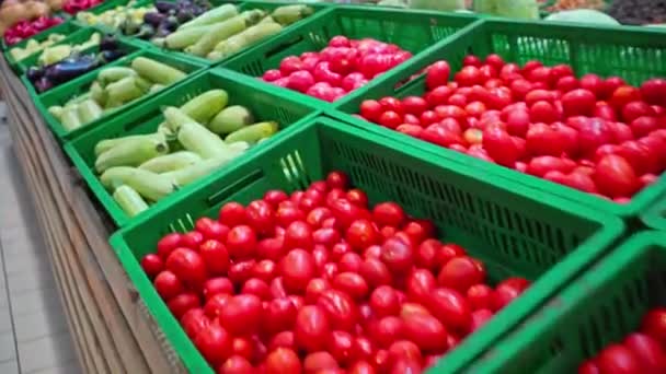 Röda Och Gröna Grönsaker Moderna Snabbköp — Stockvideo