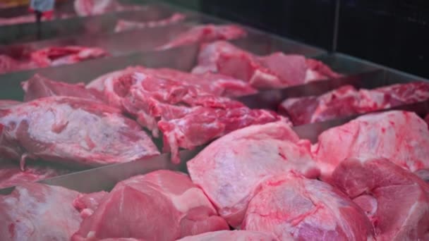 Diferentes Carnes Frescas Crudas Nevera Del Supermercado — Vídeo de stock
