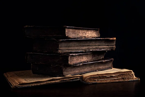 Pilha Velhos Livros Judeus Gasto Gasto Couro Encadernação Escuro Fecha — Fotografia de Stock